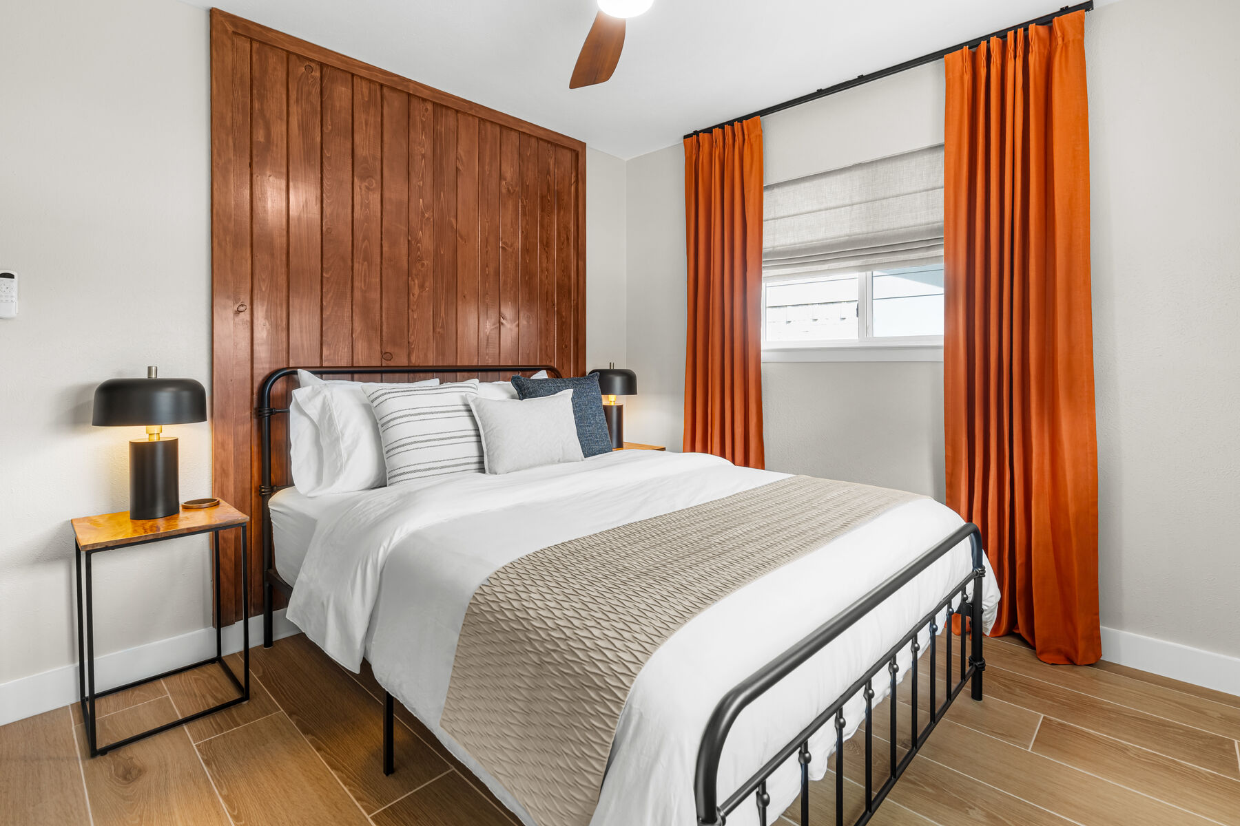 Bedroom 2, queen bed