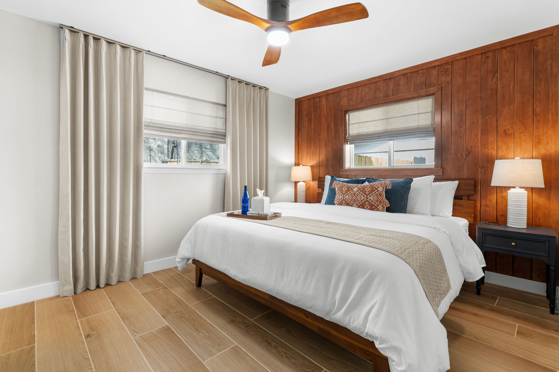 Master bedroom, king bed